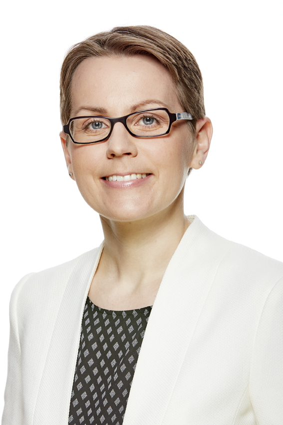 Porträt Dr. Birgit S. Moser-Zoundjiekpon, MA