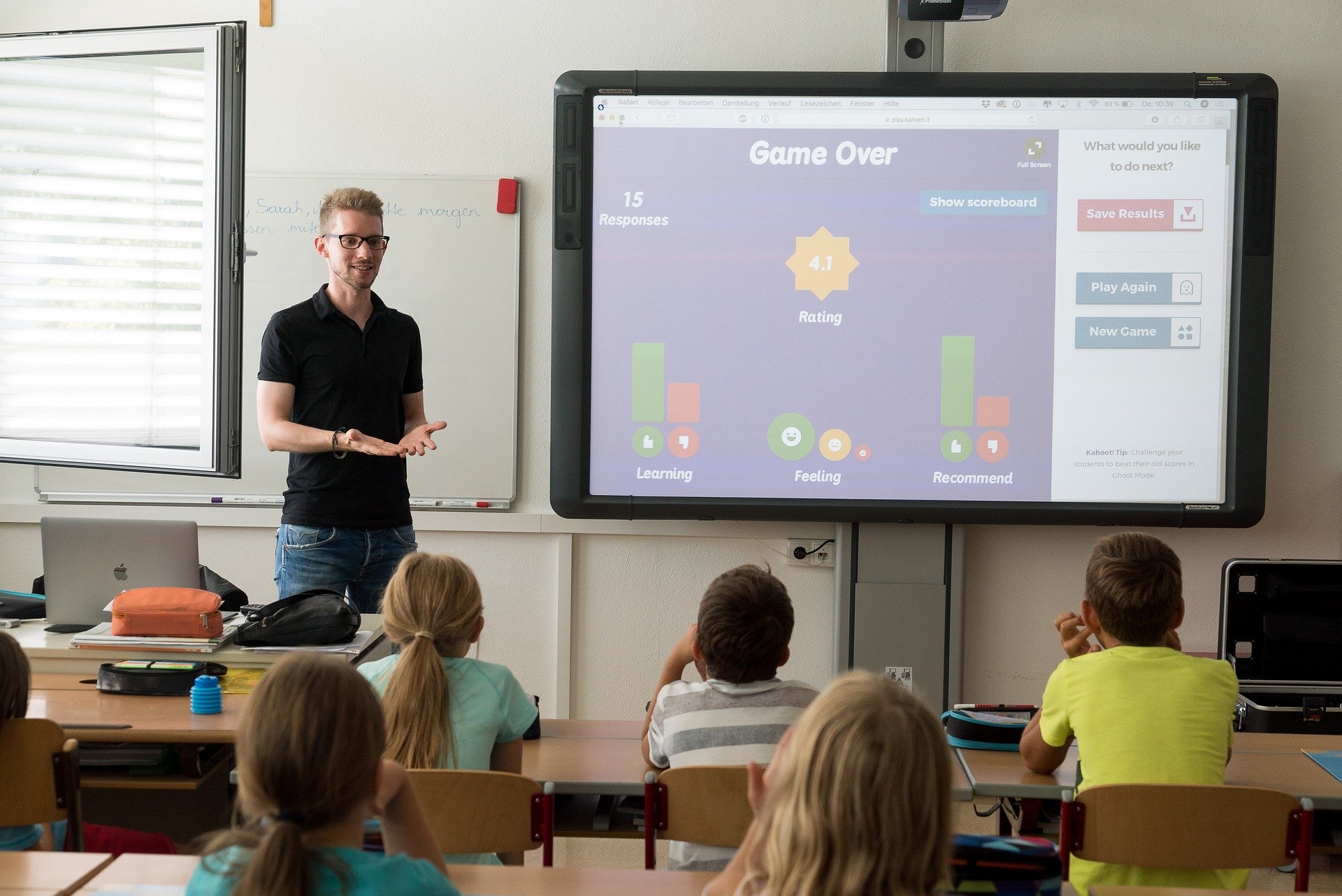 teacher-3765909_1920(1) © www.pixabay.com