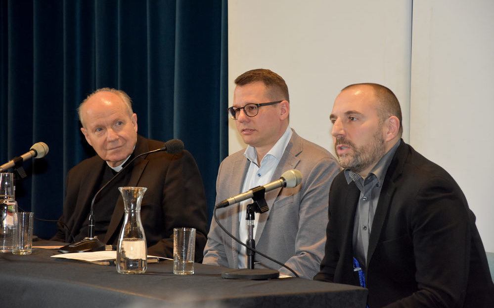 Podiumsdiskussion zum Thema Design in Nature mit Kardinal Christoph Schönborn und Prof. Frank E. Zachos