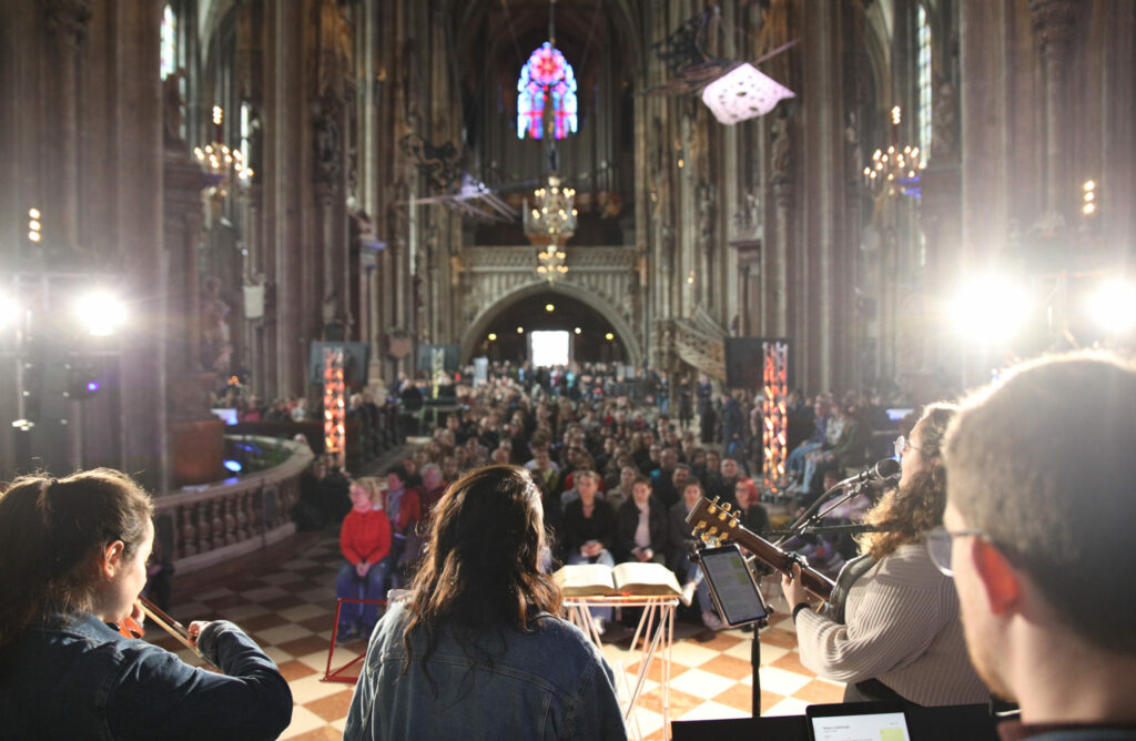 Blick in den Stephansdom vom Chor aus - Maturagottesdienst be blessed 2023